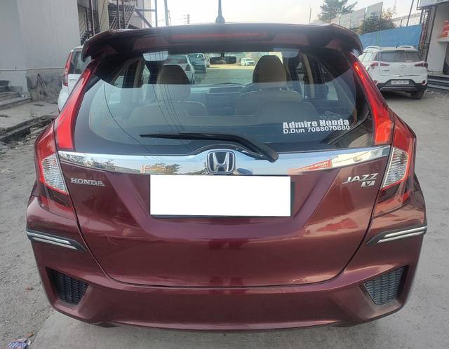 https://images10.gaadi.com/usedcar_image/3683989/original/processed_img2919600__used_car_2919600_1700720797.jpg?imwidth=6401