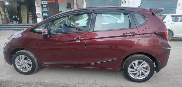 https://images10.gaadi.com/usedcar_image/3683989/original/processed_img2919600__used_car_2919600_1700720800.jpg?imwidth=6402