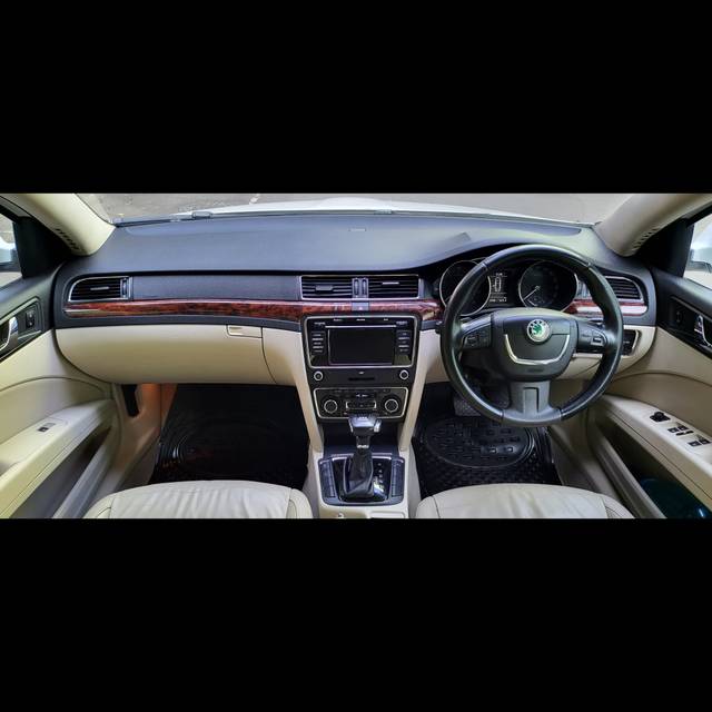 https://images10.gaadi.com/usedcar_image/3683991/original/img2919601__used_car_2919601_1700720831.jpg?imwidth=6402