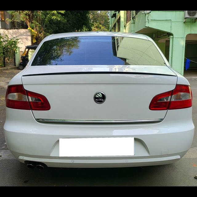 https://images10.gaadi.com/usedcar_image/3683991/original/processed_img2919601__used_car_2919601_1700720829.jpg?imwidth=6401