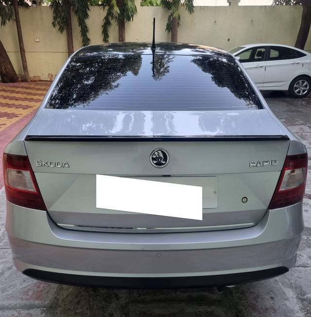 https://images10.gaadi.com/usedcar_image/3683994/original/processed_img2919603__used_car_2919603_1700720954.jpg?imwidth=6401