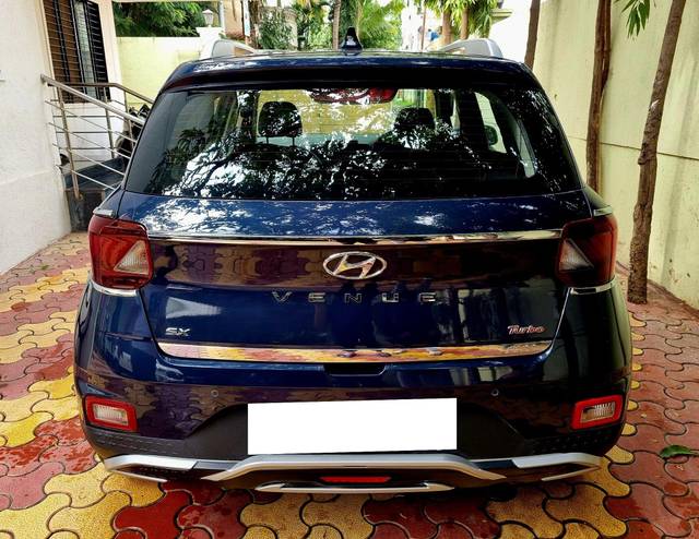 https://images10.gaadi.com/usedcar_image/3684017/original/processed_img2919619__used_car_2919619_1700721166.jpg?imwidth=6401