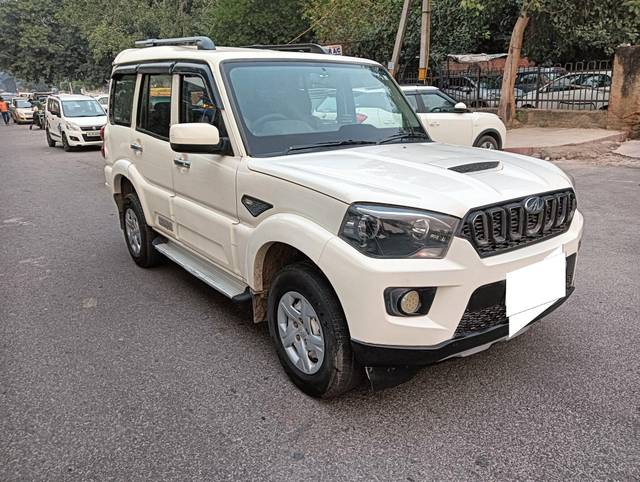 https://images10.gaadi.com/usedcar_image/3684043/original/processed_img2919632__used_car_2919632_1700721613.jpg?imwidth=6400