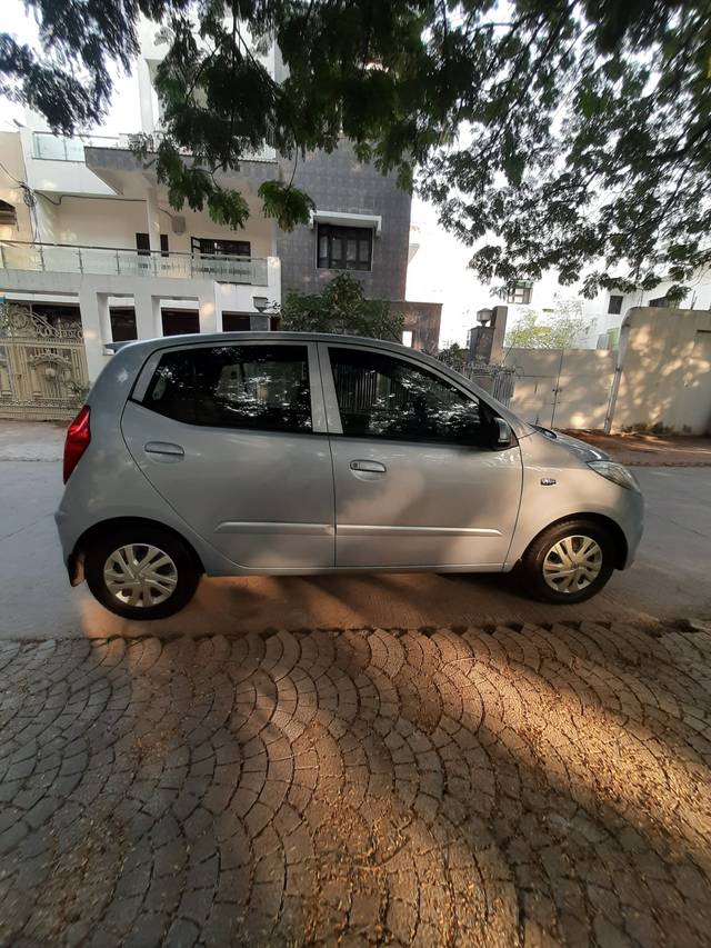 https://images10.gaadi.com/usedcar_image/3684080/original/img2919652__used_car_2919652_1700722801.jpg?imwidth=6402