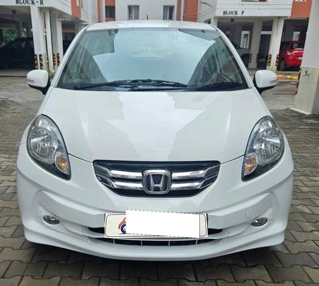 https://images10.gaadi.com/usedcar_image/3684082/original/processed_img2919654__used_car_2919654_1700722864.jpg?imwidth=6402