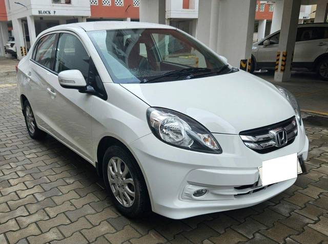 https://images10.gaadi.com/usedcar_image/3684082/original/processed_img2919654__used_car_2919654_1700722867.jpg?imwidth=6400