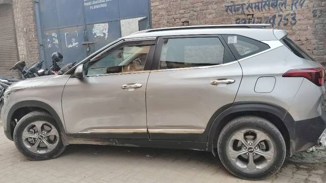 https://images10.gaadi.com/usedcar_image/3684153/original/16__VCC_IMG_1700112965832_1819270_95_1700113374.jpg?imwidth=6401