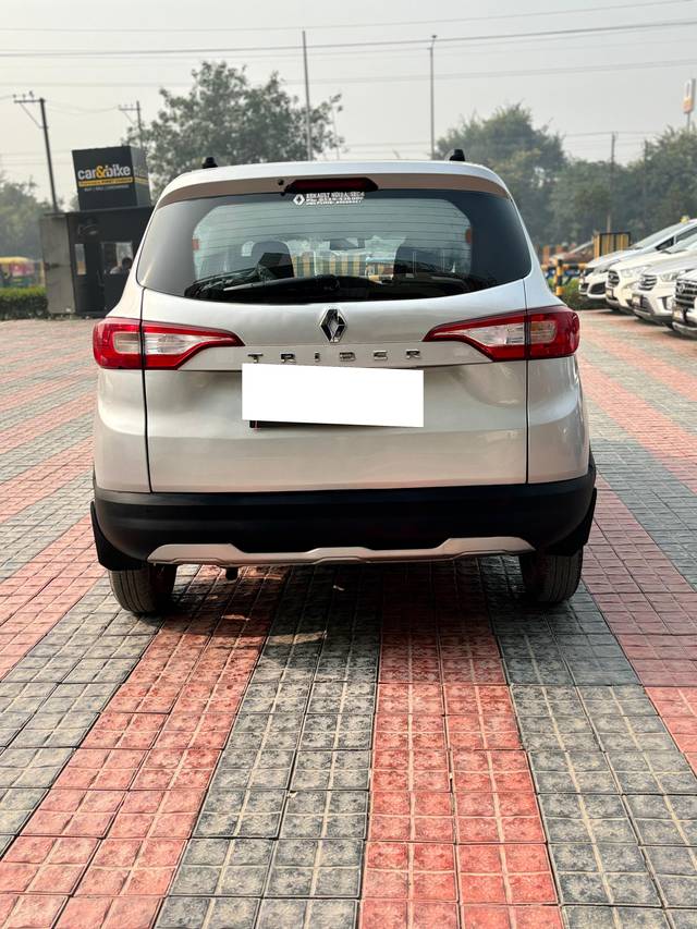 https://images10.gaadi.com/usedcar_image/3684171/original/processed_img2919698__usedcar_whatsappimage2023_11_23at104530am_2919698_1700725550.jpeg?imwidth=6401