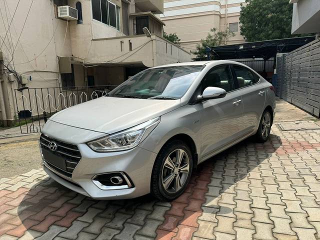 https://images10.gaadi.com/usedcar_image/3684251/original/img2919733__used_car_2919733_1700894630.jpg?imwidth=6402