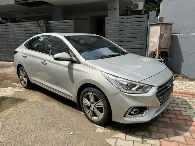 https://images10.gaadi.com/usedcar_image/3684251/original/processed_img2919733__used_car_2919733_1700894627.jpg?imwidth=6400