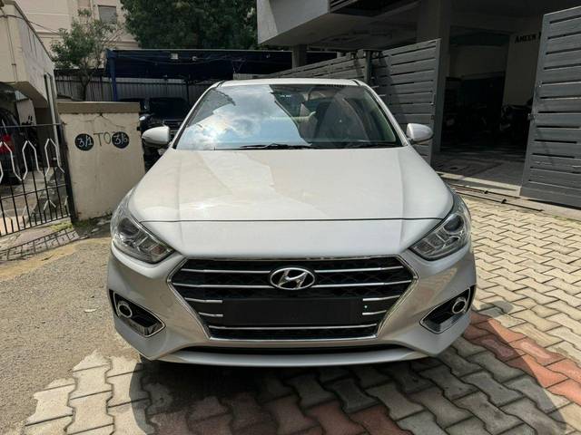 https://images10.gaadi.com/usedcar_image/3684251/original/processed_img2919733__used_car_2919733_1700894629.jpg?imwidth=6401