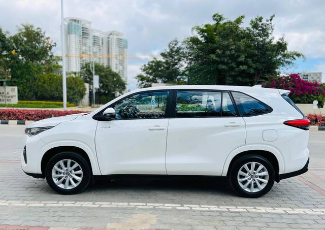 https://images10.gaadi.com/usedcar_image/3684312/original/processed_img2919765__used_car_2919765_1700729874.jpg?imwidth=6402