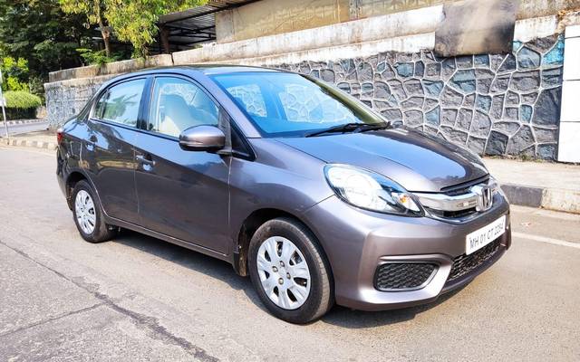 https://images10.gaadi.com/usedcar_image/3684330/original/processed_img2919774__used_car_2919774_1700730755.jpg?imwidth=6401
