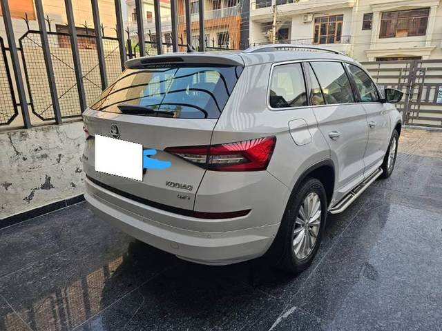 https://images10.gaadi.com/usedcar_image/3684386/original/processed_181346b4-d212-45f3-b97e-b0292cb51af2.jpeg?imwidth=6401