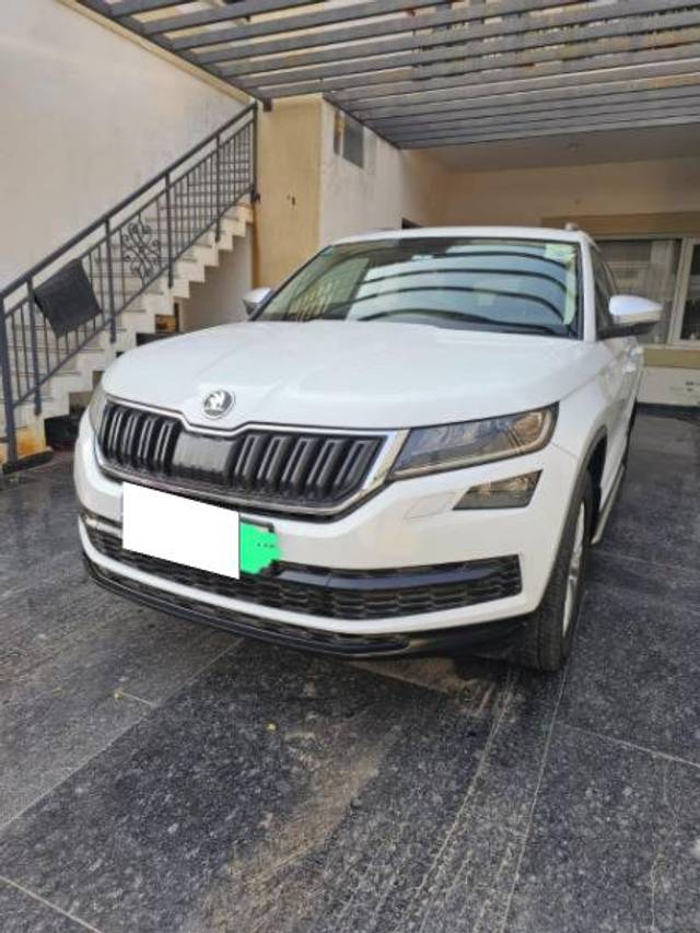 https://images10.gaadi.com/usedcar_image/3684386/original/processed_78f22ecf-0287-48b2-8a42-60b48774e630.jpeg?imwidth=6400