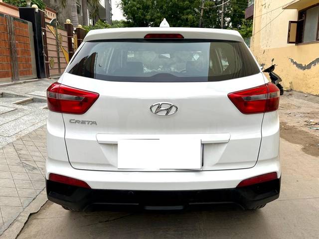 https://images10.gaadi.com/usedcar_image/3684473/original/processed_img2919842__used_car_2919842_1700735259.jpg?imwidth=6402