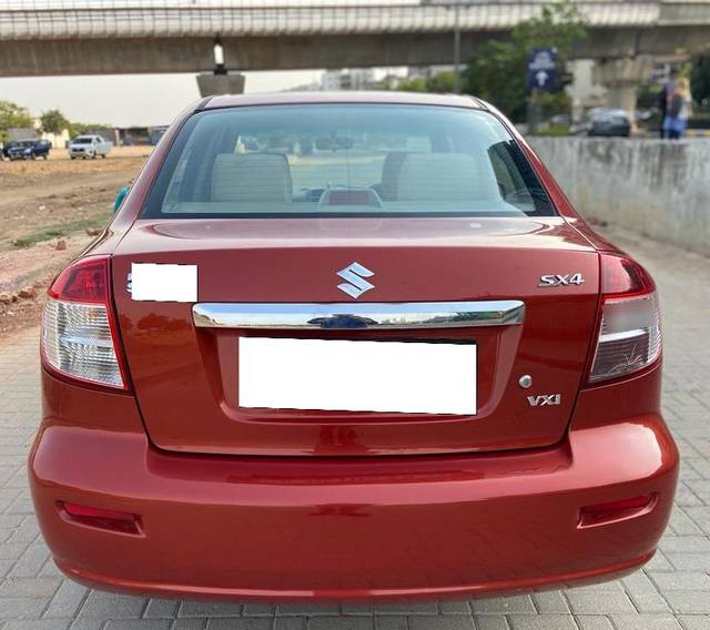 https://images10.gaadi.com/usedcar_image/3684571/original/processed_img2919927__usedcar_img_20231026_wa0042_7201700735628_1700735636.jpg?imwidth=6402