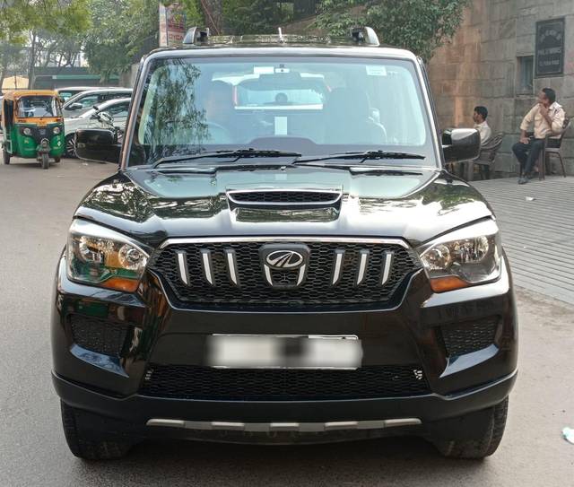 https://images10.gaadi.com/usedcar_image/3684577/original/processed_img2919930__used_car_2919930_1700736368.jpg?imwidth=6400