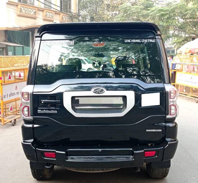 https://images10.gaadi.com/usedcar_image/3684577/original/processed_img2919930__used_car_2919930_1700736375.jpg?imwidth=6401