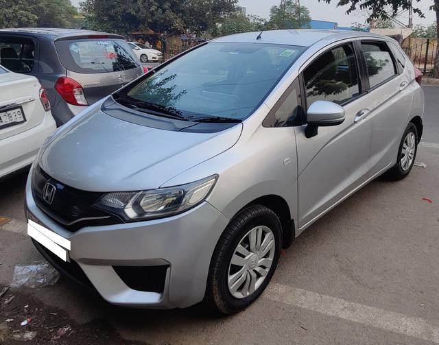https://images10.gaadi.com/usedcar_image/3684633/original/processed_img2919961__used_car_2919961_1700738757.jpg?imwidth=6400