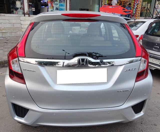 https://images10.gaadi.com/usedcar_image/3684633/original/processed_img2919961__used_car_2919961_1700738762.jpg?imwidth=6402