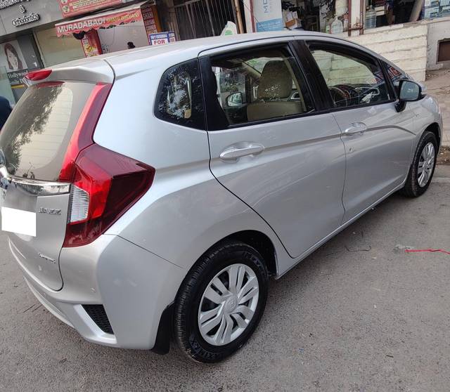 https://images10.gaadi.com/usedcar_image/3684633/original/processed_img2919961__used_car_2919961_1700738768.jpg?imwidth=6401