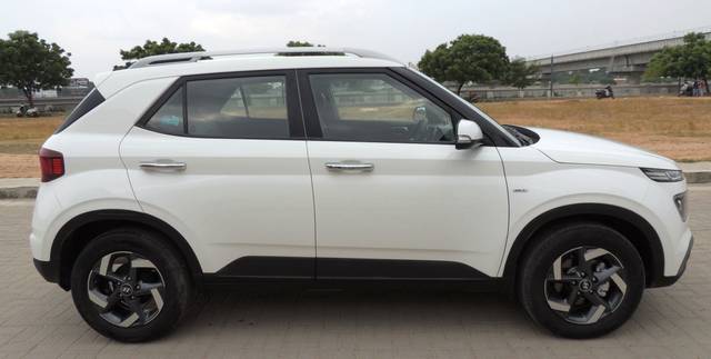 https://images10.gaadi.com/usedcar_image/3684636/original/img2919963__usedcar_resized_dscn9784_7201700738653_1700738675.jpg?imwidth=6401