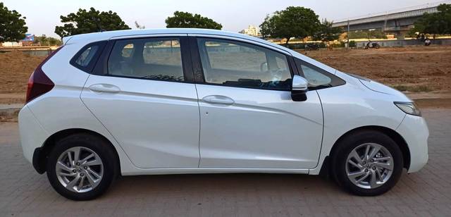 https://images10.gaadi.com/usedcar_image/3684663/original/img2919983__usedcar_img_20231018_wa0039_7201700739237_1700739247.jpg?imwidth=6401