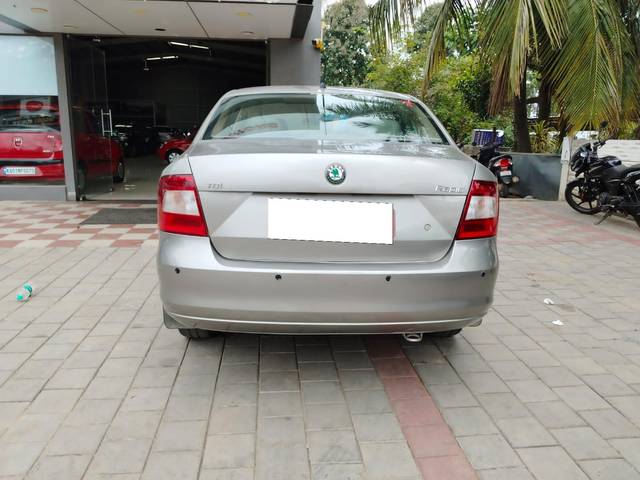 https://images10.gaadi.com/usedcar_image/3684666/original/processed_img2919984__used_car_2919984_1700739499.jpg?imwidth=6401
