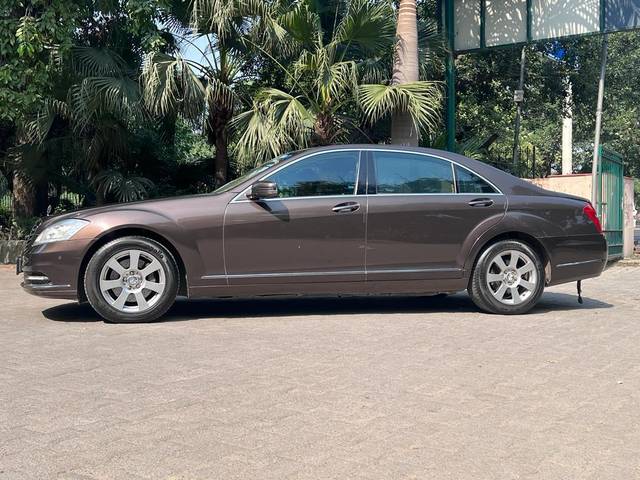 https://images10.gaadi.com/usedcar_image/3684672/original/processed_img2919988__used_car_2919988_1700739846.jpg?imwidth=6401