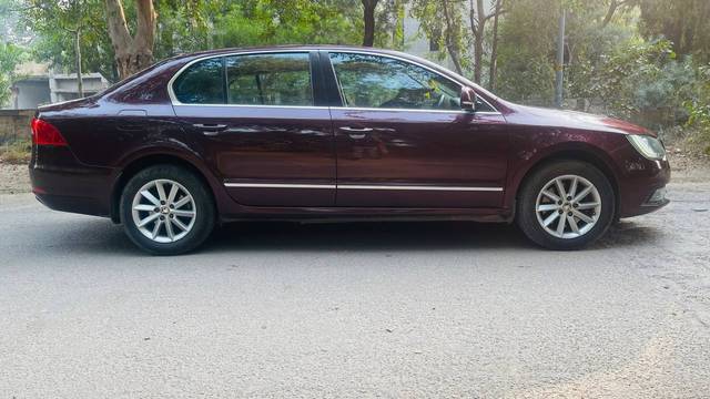 https://images10.gaadi.com/usedcar_image/3684702/original/img2920008__used_car_2920008_1700740836.jpg?imwidth=6401