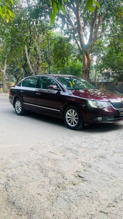 Skoda Superb Elegance 1.8 TSI AT Skoda Superb Elegance 1.8 TSI AT