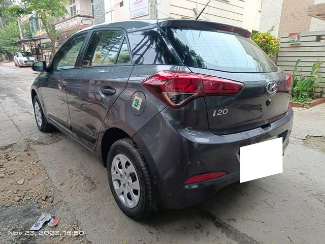 https://images10.gaadi.com/usedcar_image/3684704/original/processed_img2920010__used_car_2920010_1700740891.jpg?imwidth=6402