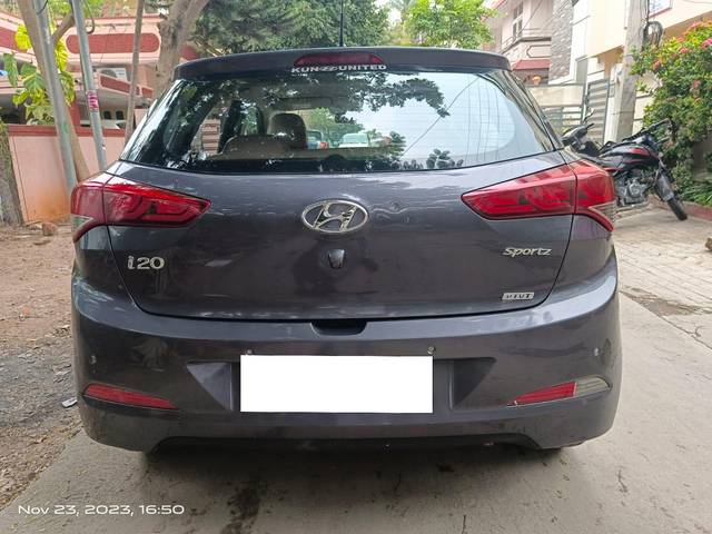 https://images10.gaadi.com/usedcar_image/3684704/original/processed_img2920010__used_car_2920010_1700740893.jpg?imwidth=6401