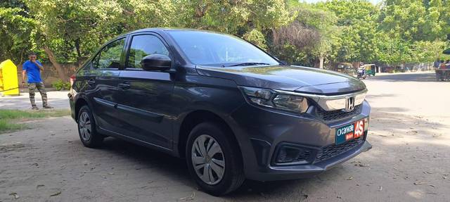 https://images10.gaadi.com/usedcar_image/3684711/original/processed_img2920013__used_car_2920013_1700741055.jpg?imwidth=6400