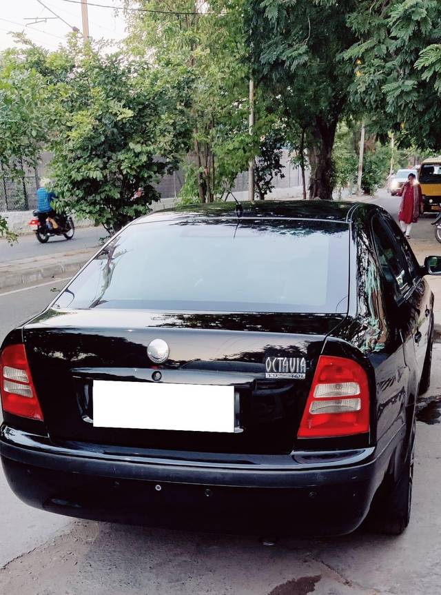https://images10.gaadi.com/usedcar_image/3684948/original/processed_img2920212__used_car_2920212_1700743390.jpg?imwidth=6401