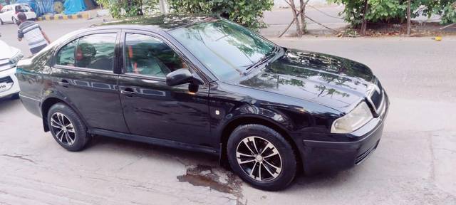 https://images10.gaadi.com/usedcar_image/3684948/original/processed_img2920212__used_car_2920212_1700743391.jpg?imwidth=6400
