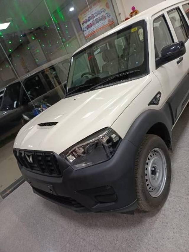 https://images10.gaadi.com/usedcar_image/3685048/original/processed_3e7d9220-3d2b-4f5a-83ab-3d5aa227c90a.jpg?imwidth=6400