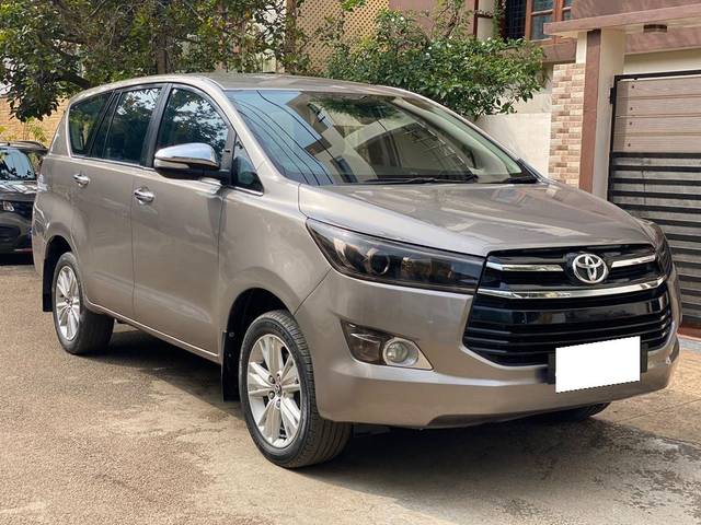 https://images10.gaadi.com/usedcar_image/3685063/original/processed_img2920296__used_car_2920296_1700745733.jpg?imwidth=6400