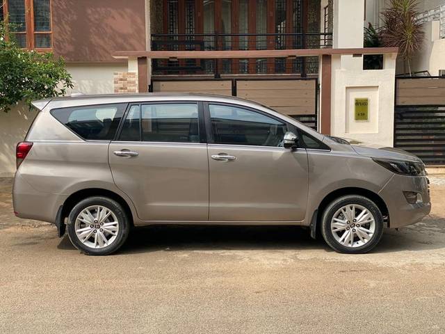 https://images10.gaadi.com/usedcar_image/3685063/original/processed_img2920296__used_car_2920296_1700745740.jpg?imwidth=6401