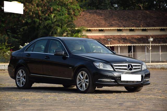 https://images10.gaadi.com/usedcar_image/3685064/original/processed_img2920297__used_car_2920297_1701523830.jpg?imwidth=6400