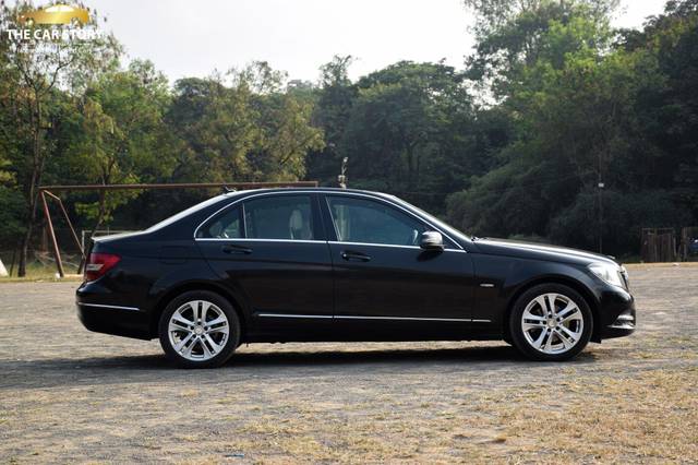 https://images10.gaadi.com/usedcar_image/3685064/original/processed_img2920297__used_car_2920297_1701523845.jpg?imwidth=6401