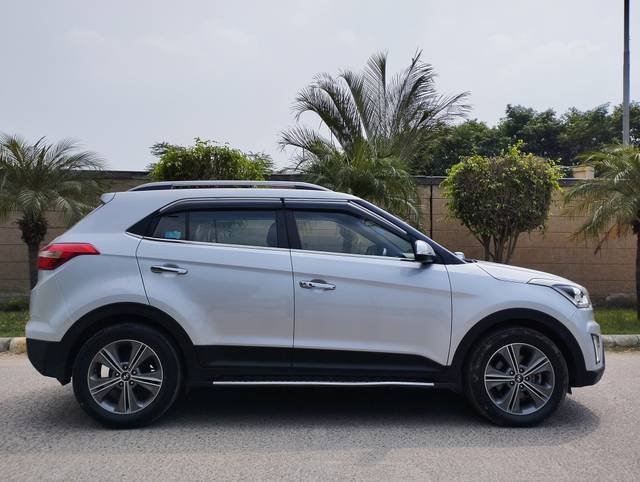 https://images10.gaadi.com/usedcar_image/3685104/original/img2920326__used_car_2920326_1700747262.jpg?imwidth=6401