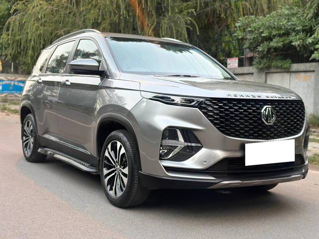 https://images10.gaadi.com/usedcar_image/3685109/original/processed_img2920328__used_car_2920328_1700747387.jpg?imwidth=6400