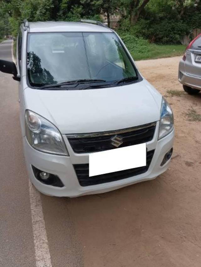 https://images10.gaadi.com/usedcar_image/3685110/original/processed_d1e1302b-0cbf-468d-a633-8d75b253c25e.jpg?imwidth=6401