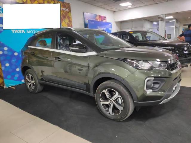 https://images10.gaadi.com/usedcar_image/3685454/original/processed_30d7552b-77f2-43a1-8dbb-910c3ff09208.jpg?imwidth=6401