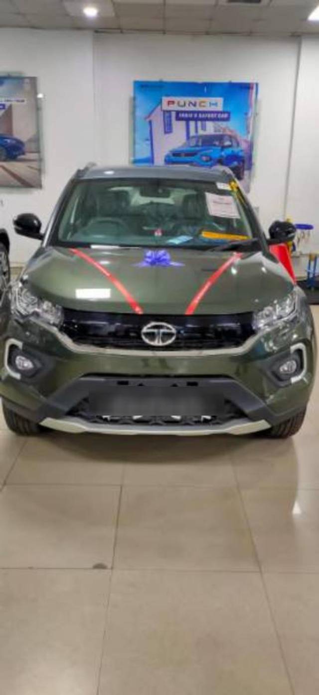 https://images10.gaadi.com/usedcar_image/3685454/original/processed_83576481-aa95-4710-85f6-5176e37f32ea.jpg?imwidth=6402