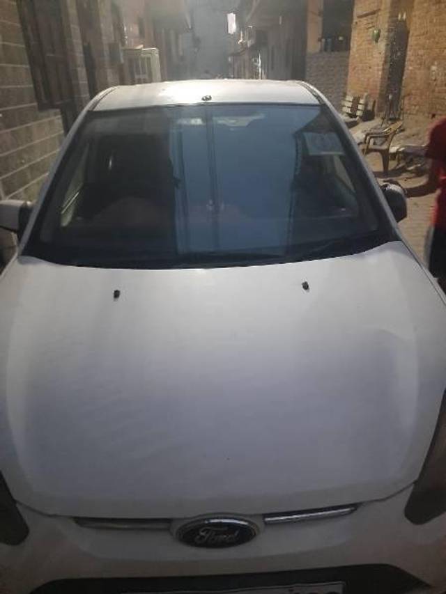 https://images10.gaadi.com/usedcar_image/3685463/original/processed_fd171a01-5690-4b8e-aeb2-72c3a6a14740.jpg?imwidth=6402