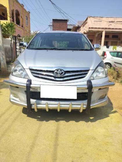 Toyota Innova 2.5 V Diesel 8-seater Toyota Innova 2.5 V Diesel 8-seater