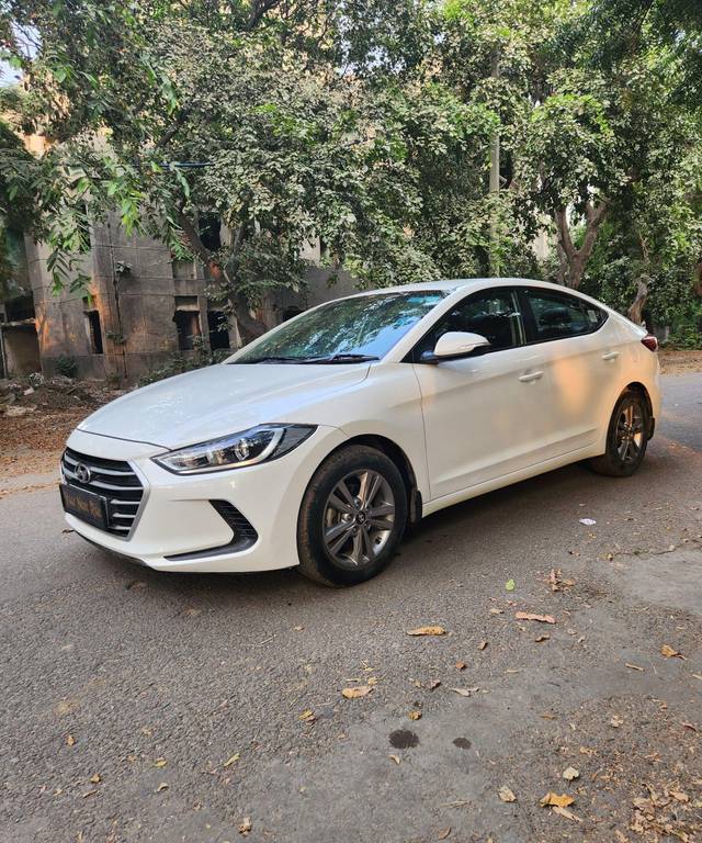 https://images10.gaadi.com/usedcar_image/3685757/original/processed_img2920817__used_car_2920817_1700758920.jpg?imwidth=6402
